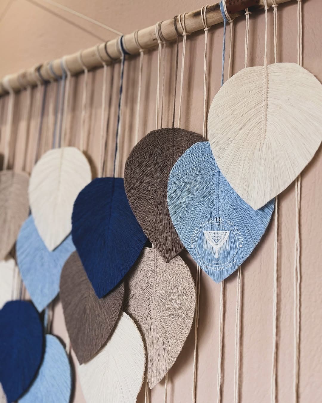 Plumes Élégantes — Feather Wall Art